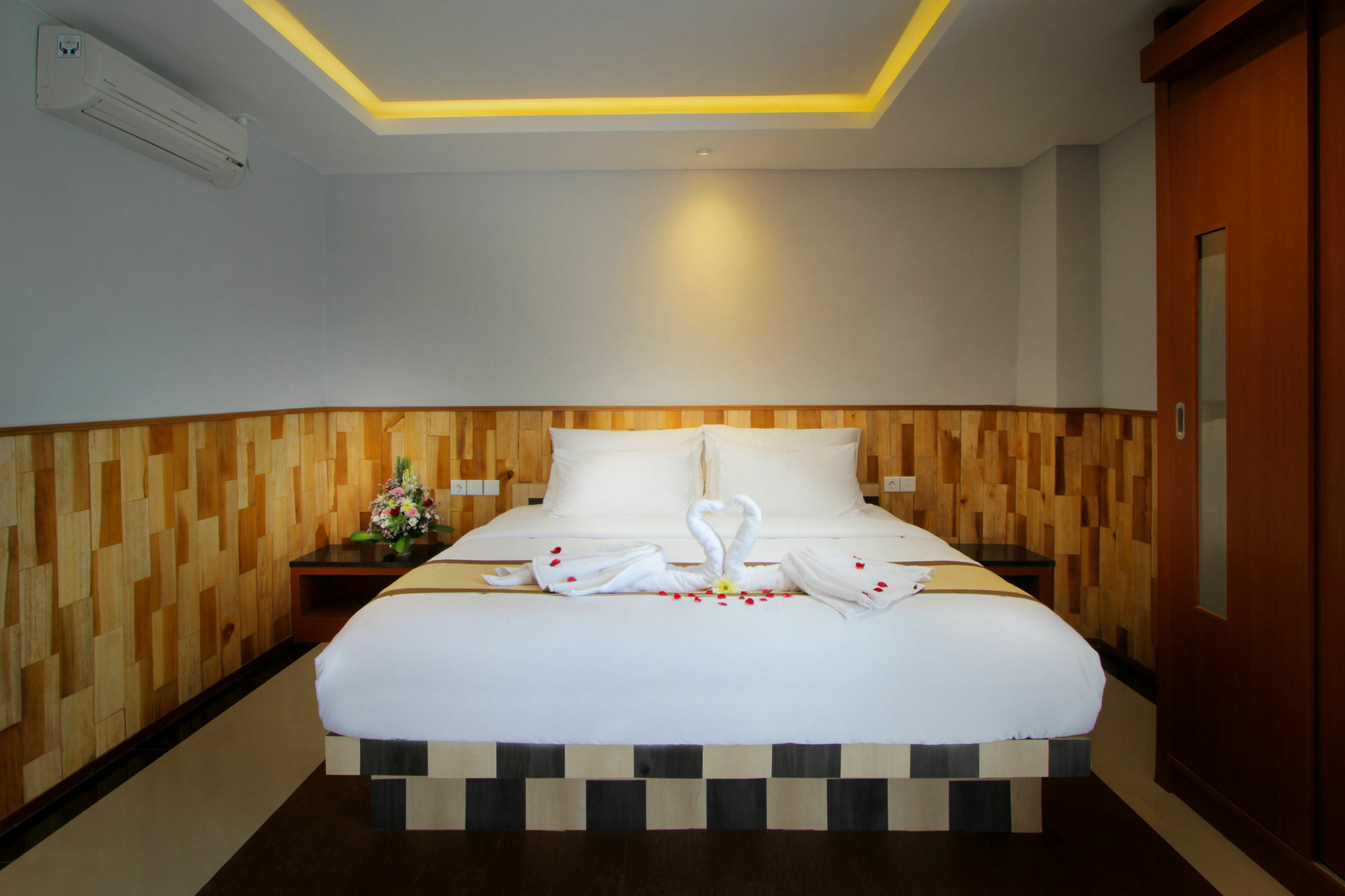 Sand Beach Luxury Living Kuta  Exterior photo